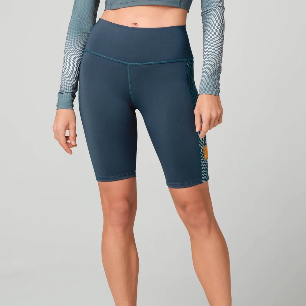 STRONG iD | STRONG by Zumba Bring Your Power High Waisted Biker Shorts - Size S